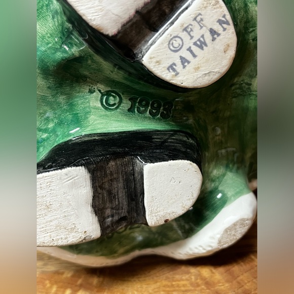 Vintage 1993 Fritz and Floyd Christmas Santa with Sack Teapot - Picture 8 of 10